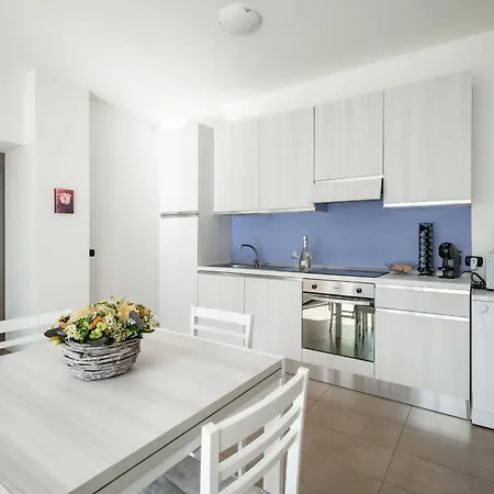 Апартаменты Casa La Rosa - Waterfront Аббадия Лариана