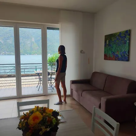 Casa La Rosa - Lake Como Waterfront Lägenhet *